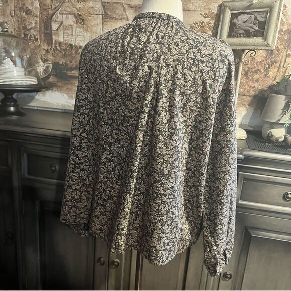 Floral Button-Up Women's Top by Universal Thread size M - Picture 4 of 6